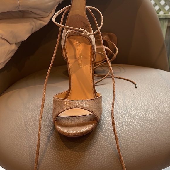 Ivanka Trump Shoes - Gold Sparkly Ivanka Trump Sandal Tie Up Strappy Heels Peep Toe